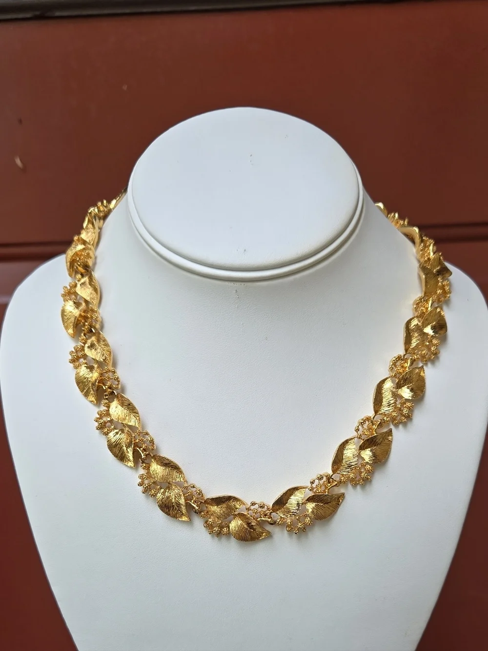 Napier Vintage Gold plated Elegant Gold Leaf Link Necklace - Picture 13 of 16